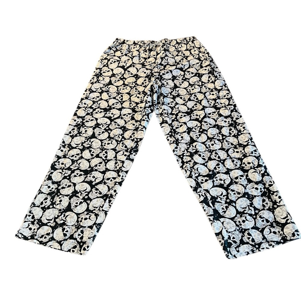 Men’s Black and White Skull Pajama Pants Size 32-34 NWOT